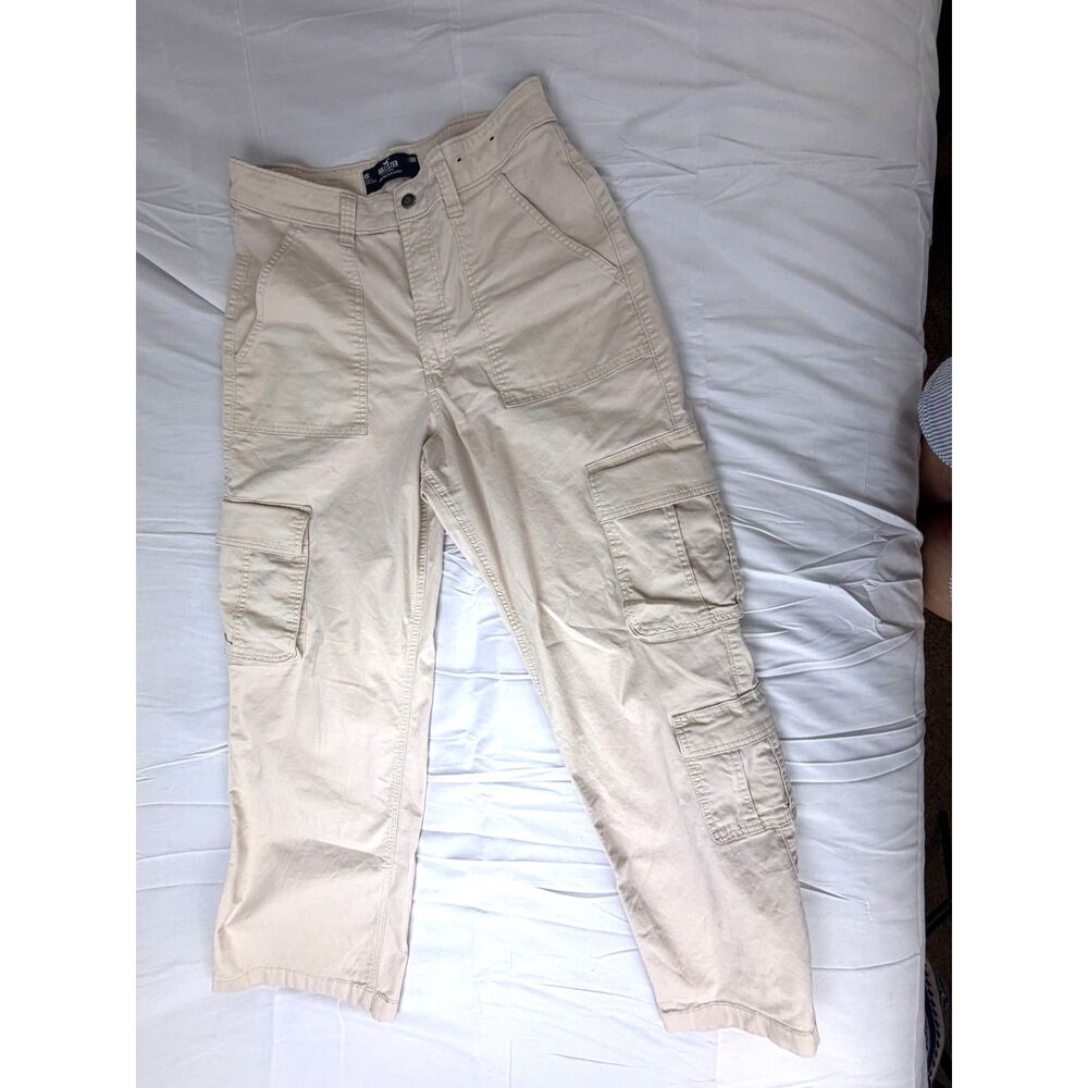 Hollister Ultra High-Rise Baggy Cargo Pants in Khaki Beige - Size 10R / 30R